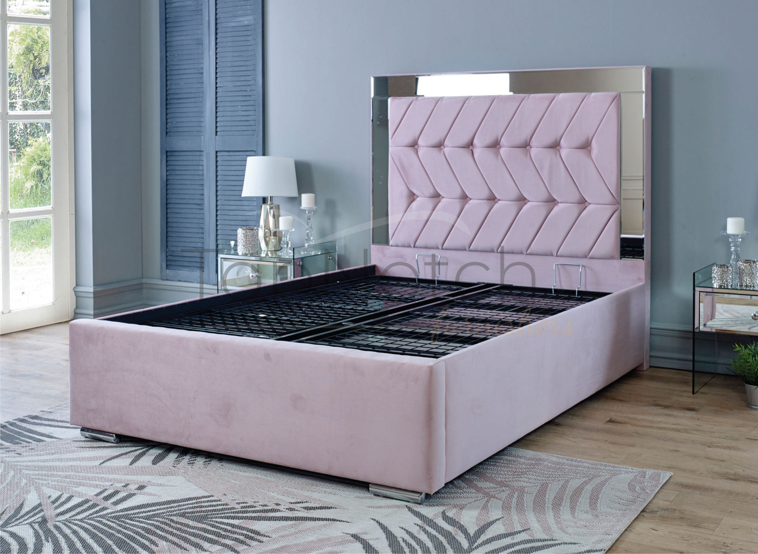 Horizon Mirrored Bed